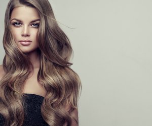 Haare aschblond färben: So gelingt die Trend-Farbe!