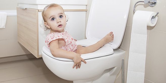 Durchfall: Kind auf der Toilette. Durchfall: Kind auf der Toilette.