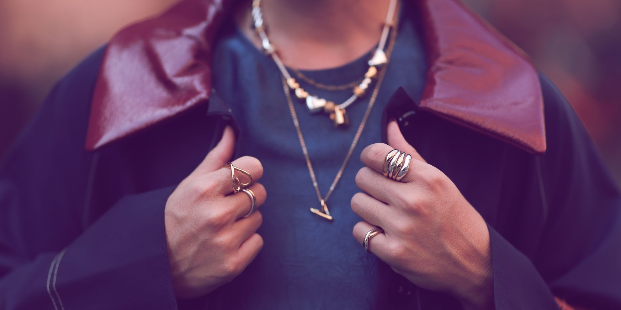 Gold meets Silber: Der Style-Guide für den gekonnten Schmuck-Mix