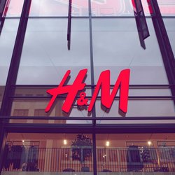 Die neue White-Collection von H&M ist jetzt super angesagt und schick!