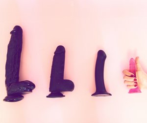 Penis zu klein? Die besten Tipps und Toys für besseren Sex