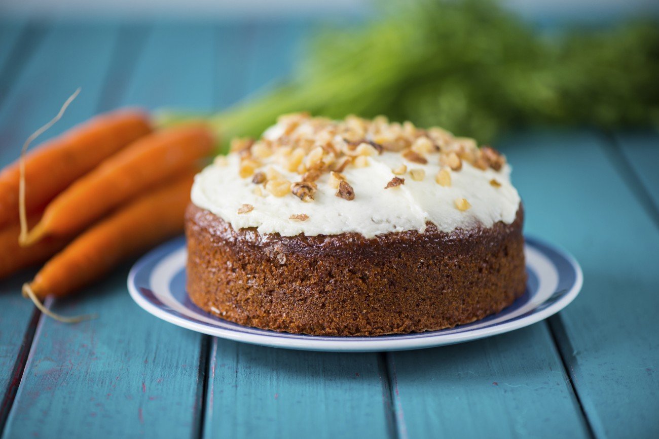 Hausgemachter Karottenkuchen mit Frischkäsefrostin Hausgemachter Karottenkuchen mit Frischkäsefrostin
