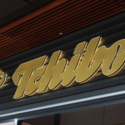 Tchibo bringt mit der schicken gestreiften Tischdecke Sommerstimmung auf deinen Tisch