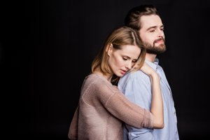 Unzertrennlichkeit ist nicht immer romantisch. Unzertrennlichkeit ist nicht immer romantisch.