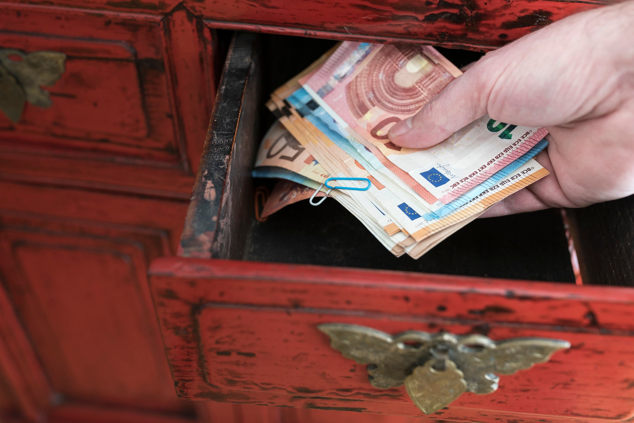 Geldverstecke: Wo die Deutschen ihr Bargeld tatsächlich aufbewahren!