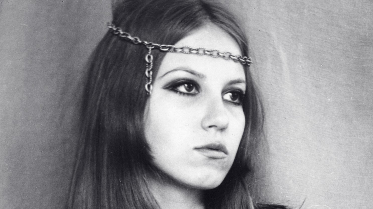 Nicht-wegwerfen-6-Teile-aus-Omas-Kleiderschrank-sind-heute-wertvoll