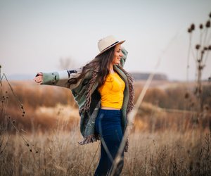 Goldener Herbst-Look: Diese 4 farbenfrohen Strickjacken von Bonprix machen deinen Style perfekt