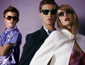 Charlie France und Edie Campbell mit Romeo Charlie France und Edie Campbell mit Romeo