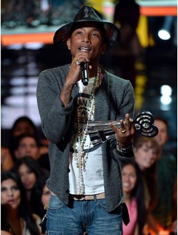 Pharrell Williams bei einem Auftritt Pharrell Williams bei einem Auftritt