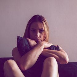 Bist du eins der Sternzeichen, die diesen Monat noch vor schweren Herausforderungen stehen?