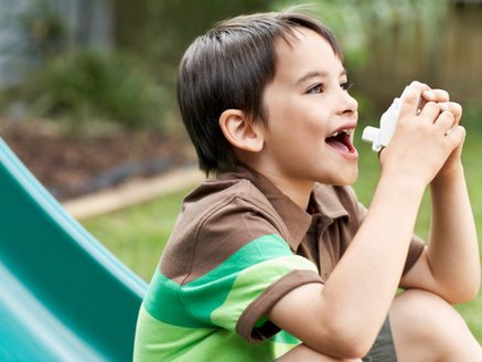 Asthma bei Kindern: Kind auf dem Spielplatz