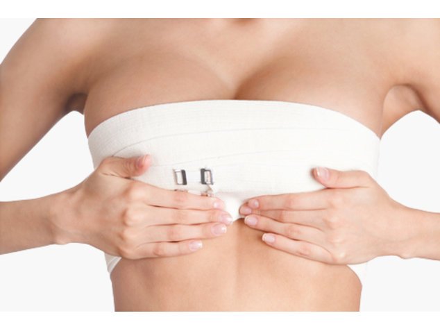 Verband nach der Brustverkleinerung Verband nach der Brustverkleinerung