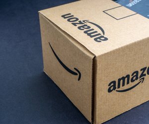 Angesagtes Deko-Schnäppchen: Hol dir diesen grauen Amazon-Kissenbezug günstiger