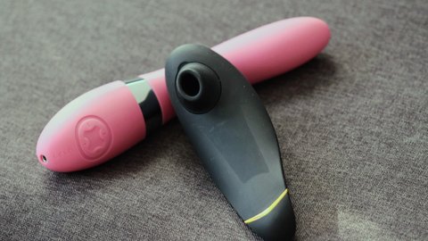 Sextoy-Test: Womanizer Premium vs. Lelo Elise 2