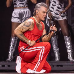 Robbie Williams früher: So sah der Sänger in den 90ern aus