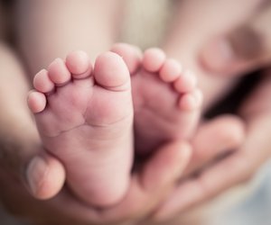 Sichelfuß bei Babys: Symptome und Behandlung