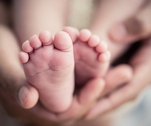 Sichelfuß bei Babys: Symptome und Behandlung