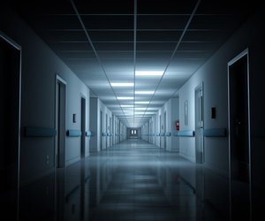 Für Fans von Freida McFadden: Dieser Psychothriller lässt dich Krankenhäuser mit ganz anderen Augen sehen!