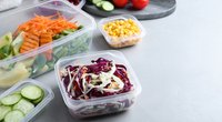 Verfärbte Tupperdosen? Diese vier Lifehacks retten deine Plastikboxen