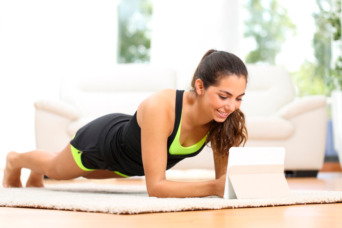 Yoga-Übung Plankenstellung Yoga-Übung Plankenstellung