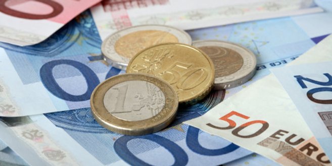 Mutterschaftsgeld: Geldscheine und Münzgeld Mutterschaftsgeld: Geldscheine und Münzgeld