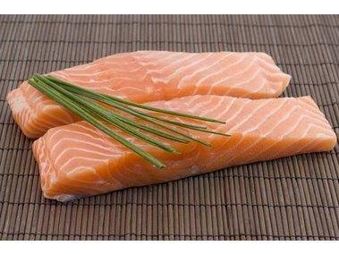 Lachs mit Honig servierfertig Lachs mit Honig servierfertig