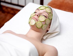 Hilft wirklich: die gute alte Gurkenmaske Hilft wirklich: die gute alte Gurkenmaske