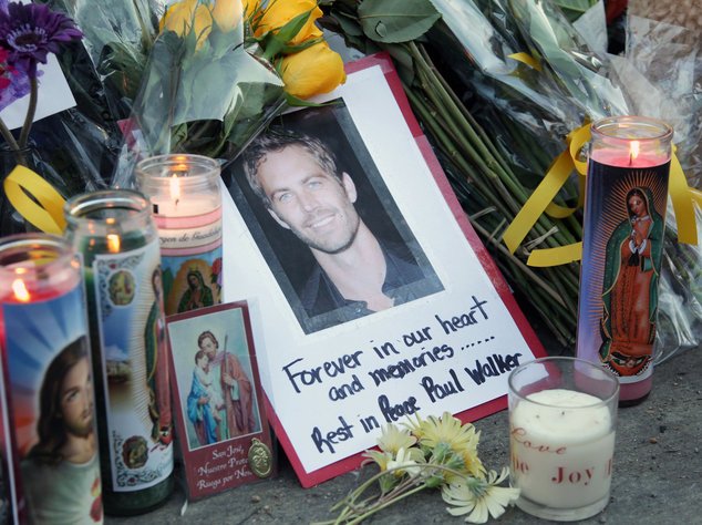 Paul Walker: Seine Fans trauern noch immer Paul Walker: Seine Fans trauern noch immer