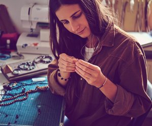 Schmuck selber machen: 6 geniale DIY-Ideen mit Muscheln, Steinen und Co., die (fast) kostenlos sind