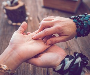 Vedisches Handlesen: So verrät deine Handform deinen Charakter