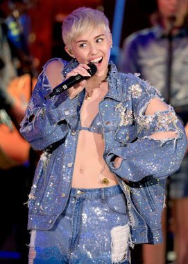 Miley Cyrus auf der Bühne Miley Cyrus auf der Bühne