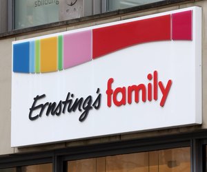 Hol&#x20;dir&#x20;die&#x20;Farben&#x20;des&#x20;Fr&#x00FC;hlings&#x20;aufs&#x20;Sofa&#x3A;&#x20;Mit&#x20;der&#x20;wundersch&#x00F6;nen&#x20;Kissenh&#x00FC;lle&#x20;von&#x20;Ernsting&#x27;s&#x20;family