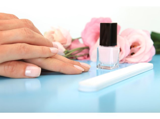 Schöne Hände mit Nagelmodellage Schöne Hände mit Nagelmodellage