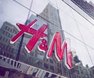 H&M: Diese herbstlichen Strickkleider sind alles, was wir diese Saison brauchen