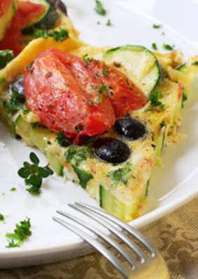Frittata mit Lachs, Tomaten und Oliven Frittata mit Lachs, Tomaten und Oliven