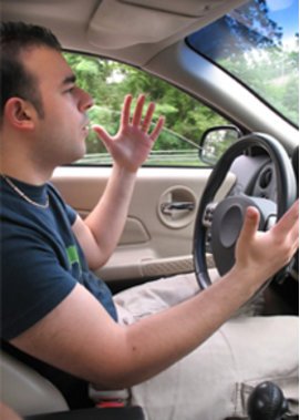 Mann fährt Auto Mann fährt Auto