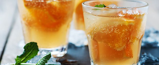Cocktail-Klassiker für stilvolle Partys: Zehn ikonische Drinks und passende Rezeptideen