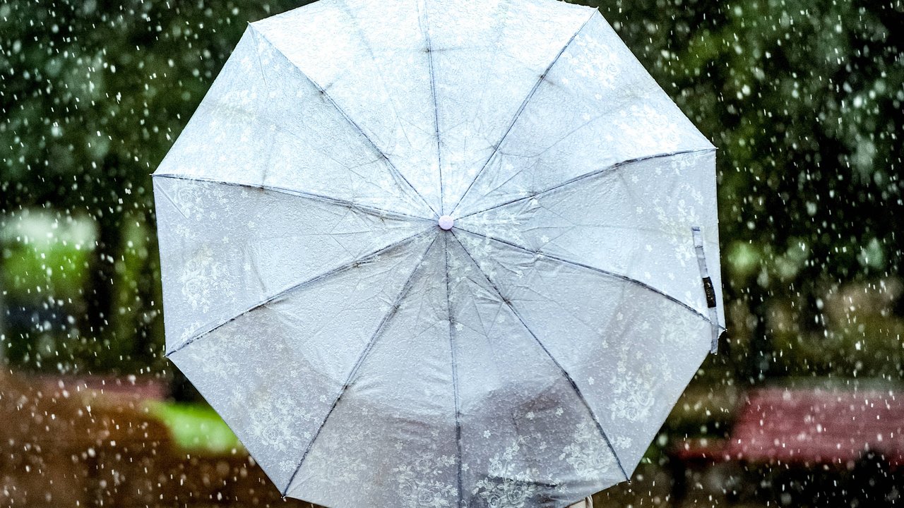 Regen konfrontiert uns in Träumen mit unseren Gefühlen.