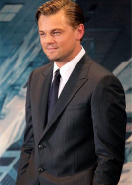 Leonardo DiCaprio: Autogramme nach Notlandung Leonardo DiCaprio: Autogramme nach Notlandung
