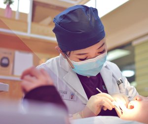 Zahnarzt werden: Voraussetzungen und Aussichten für den Traumberuf