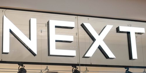 Dieser Minirock mit Leo-Print von Next bringt den Vibe der 60er zurück
