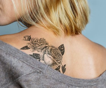 Frau rosen tattoo Tattoos Für