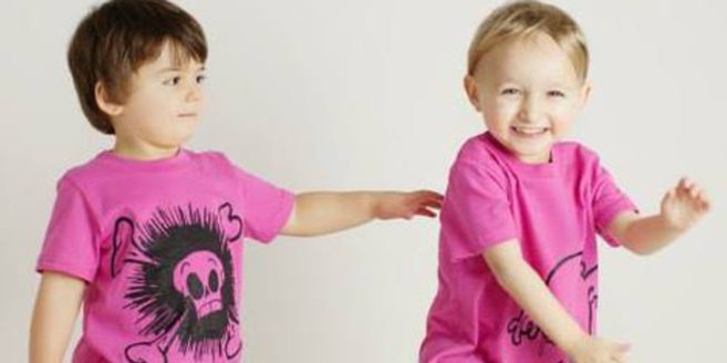 Bei der Kollektion von Quirkie Kids finden auch Jungen T-Shirts in Pink und Mädchen müssen nicht nur mit Prinzessinnen-Aufdrucken herumlaufen. Bei der Kollektion von Quirkie Kids finden auch Jungen T-Shirts in Pink und Mädchen müssen nicht nur mit Prinzessinnen-Aufdrucken herumlaufen.