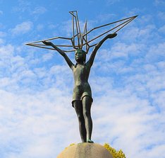 Sasaki Sadako Denkmal mit Kranich Sasaki Sadako Denkmal mit Kranich