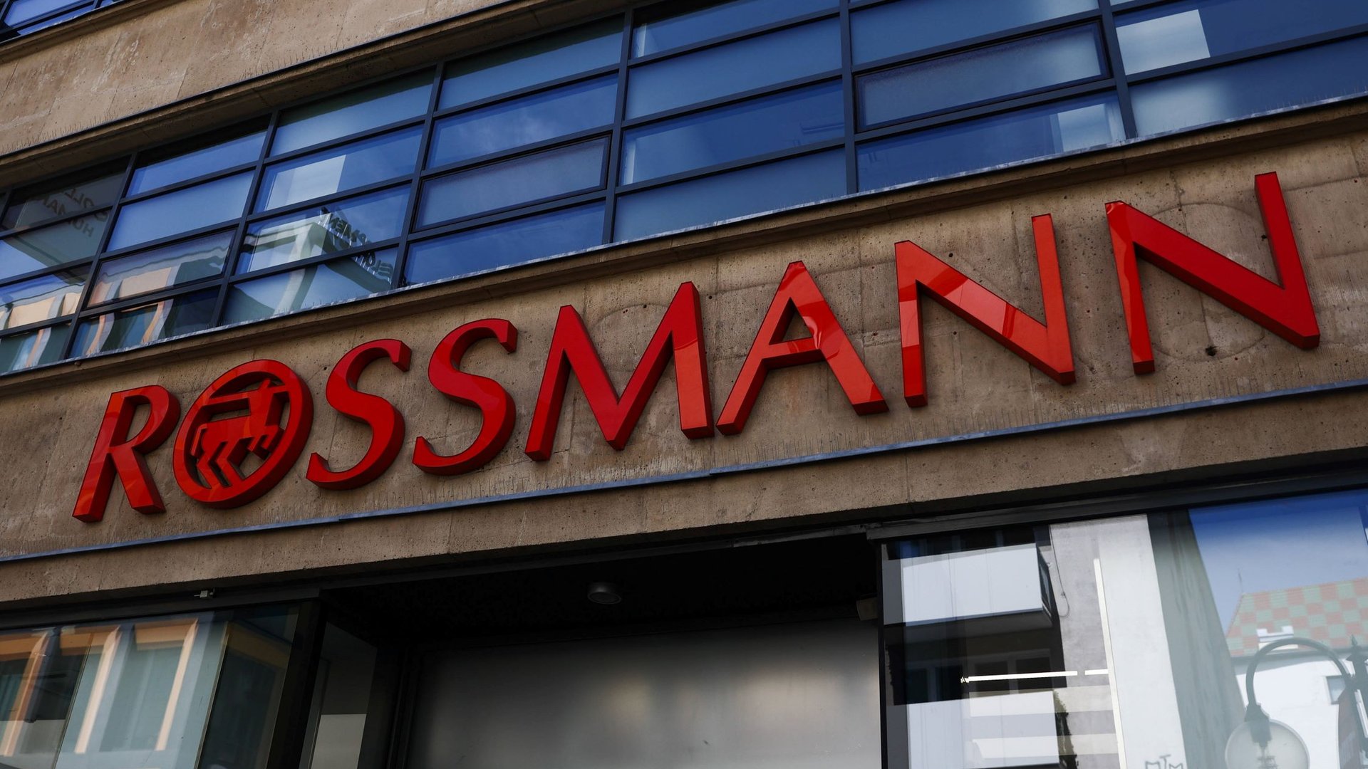 Nie-mehr-ohne-Musik-Dieser-Bluetooth-Lautsprecher-von-Rossmann-ist-perfekt-f-r-Outdoor-Abenteuer