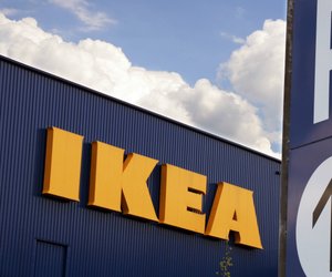 Schlicht, aber schön: Das Adventsgesteck aus diesem Ikea-Hack ist eine preiswerte Weihnachts-Deko