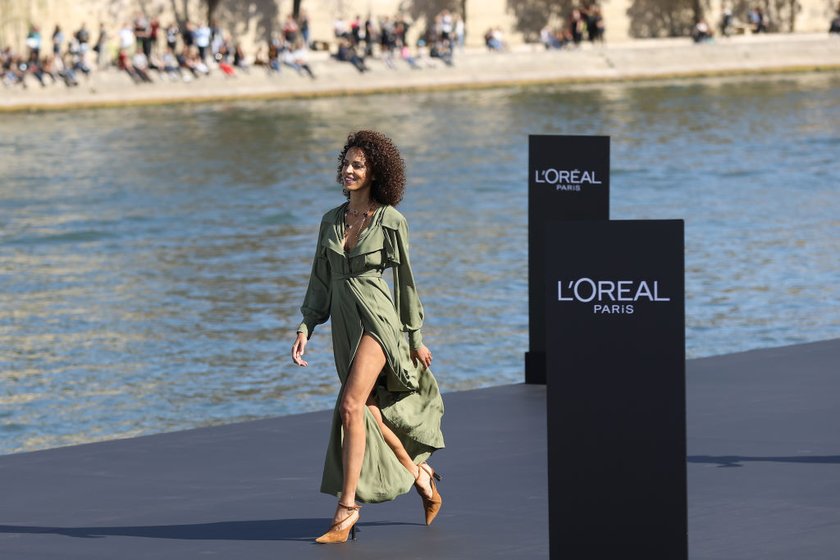 Le Defile L'Oreal Paris Fashion Week Frühjahr Sommer Kollektion 2019