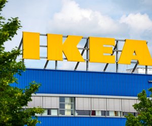 Für Altpapier und Co.: Diese Ikea-Tonne für die Wand bringt Ordnung in die Küche