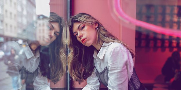 5 schlagfertige Antworten, um auf „Lächel doch mal“ zu reagieren