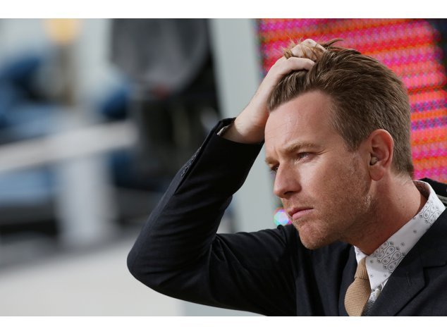 Ewan McGregor schaut nachdenklich. Ewan McGregor schaut nachdenklich.
